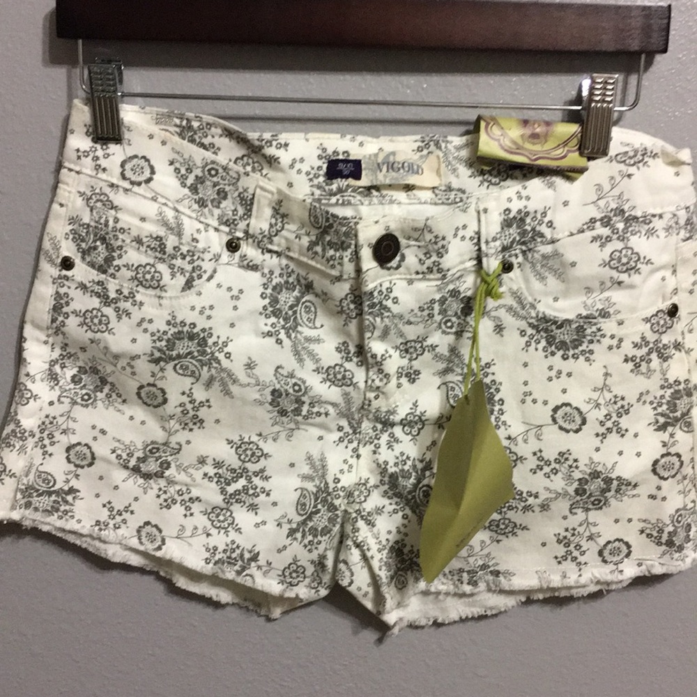 New white denim short with grey pattern